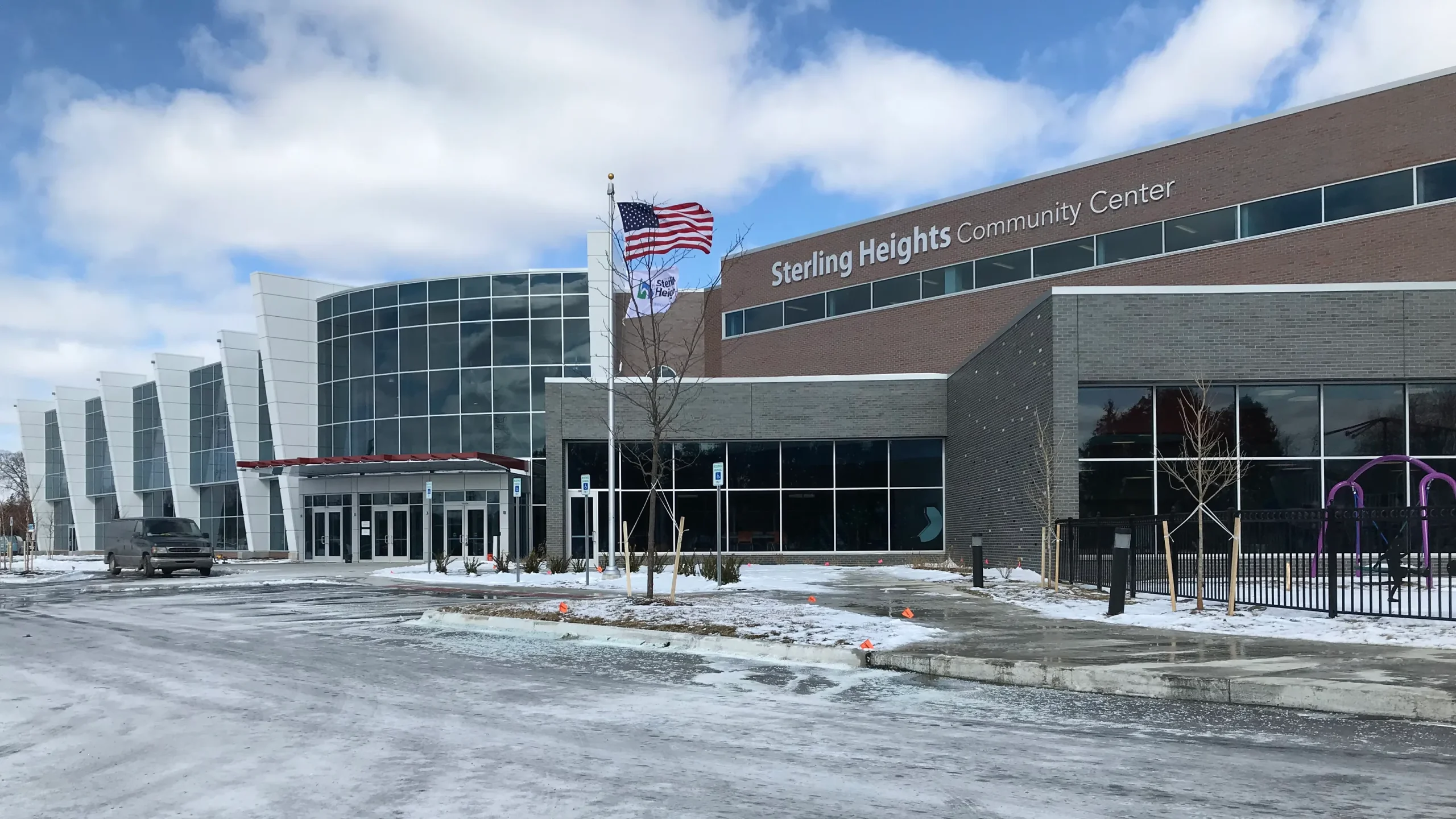 windshield replacement in Sterling Heights, Michigan 48313